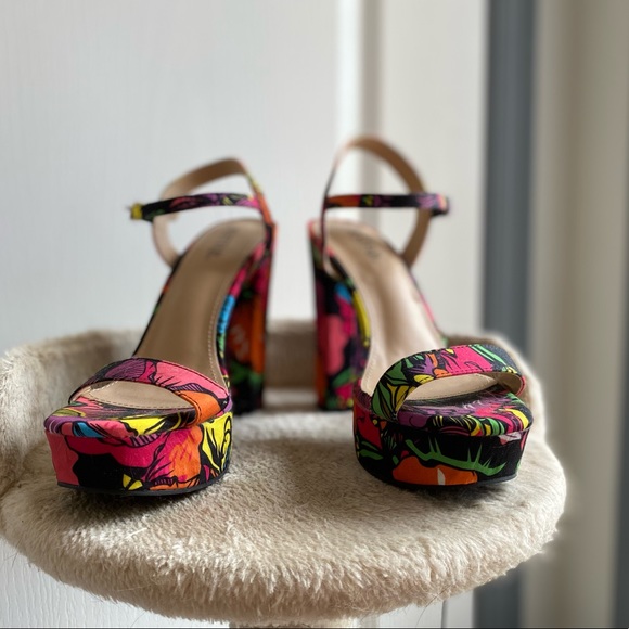 ~ floral pattern platform heels ~ - Picture 2 of 2